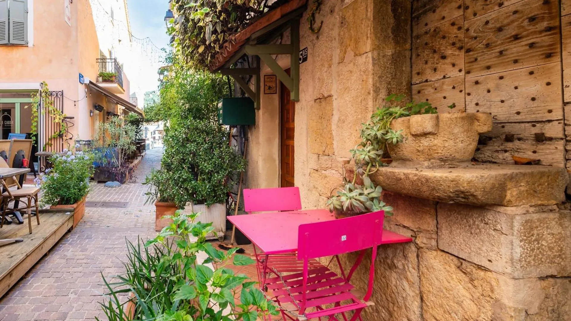 Spacious Villa With Garden Near Grasse Mouans-Sartoux
