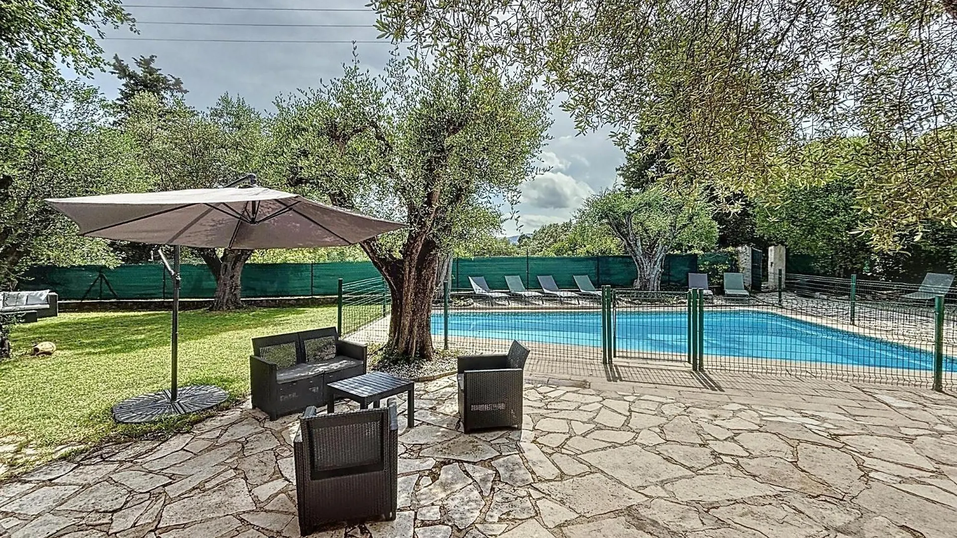 Spacious Villa With Garden Near Grasse Mouans-Sartoux